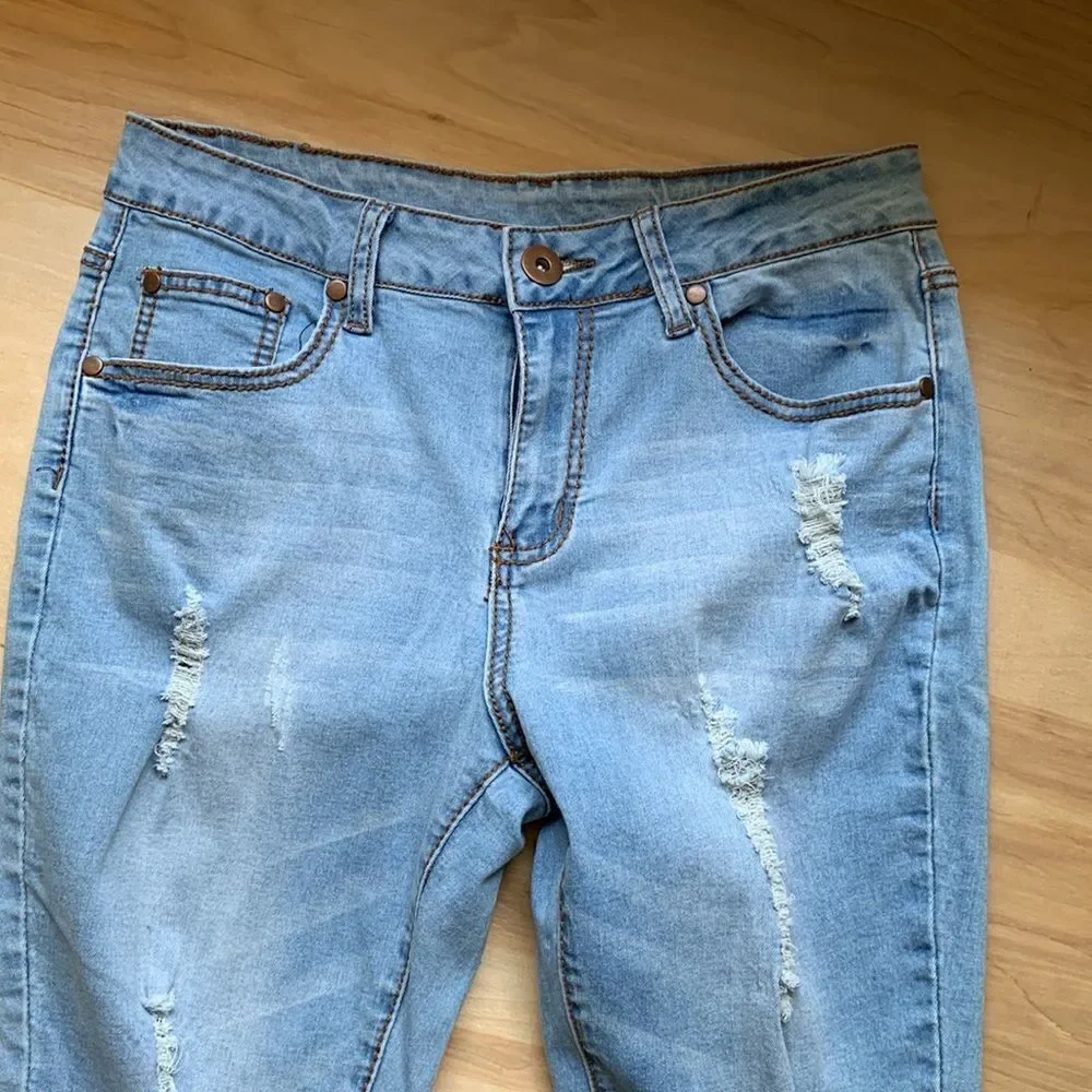 JW Jean Capris - Picture 2 of 8